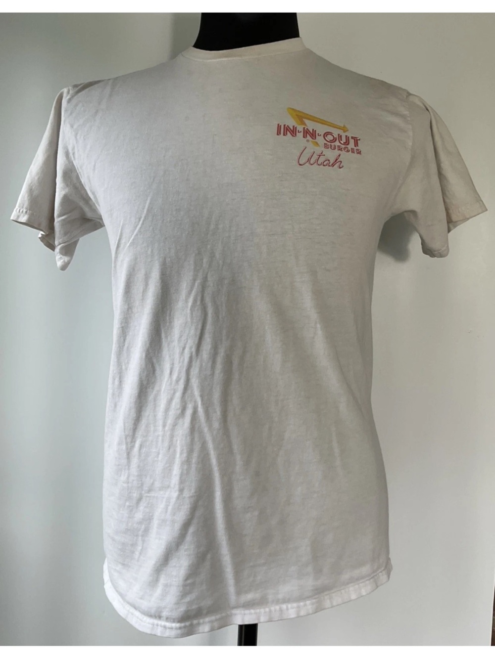 In-N-Out Burger Utah T-Shirt Classic Cars Graphic T-Shirt Size Medium